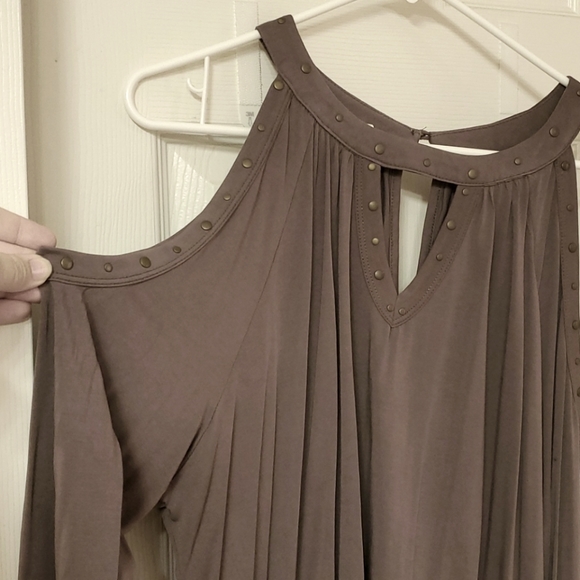 Cold Shoulder Top - Picture 3 of 4